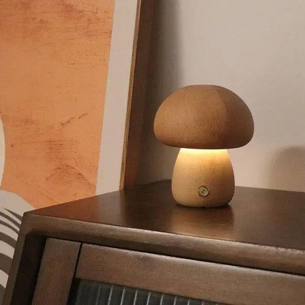 Skurrile Pilzlampe aus Holz