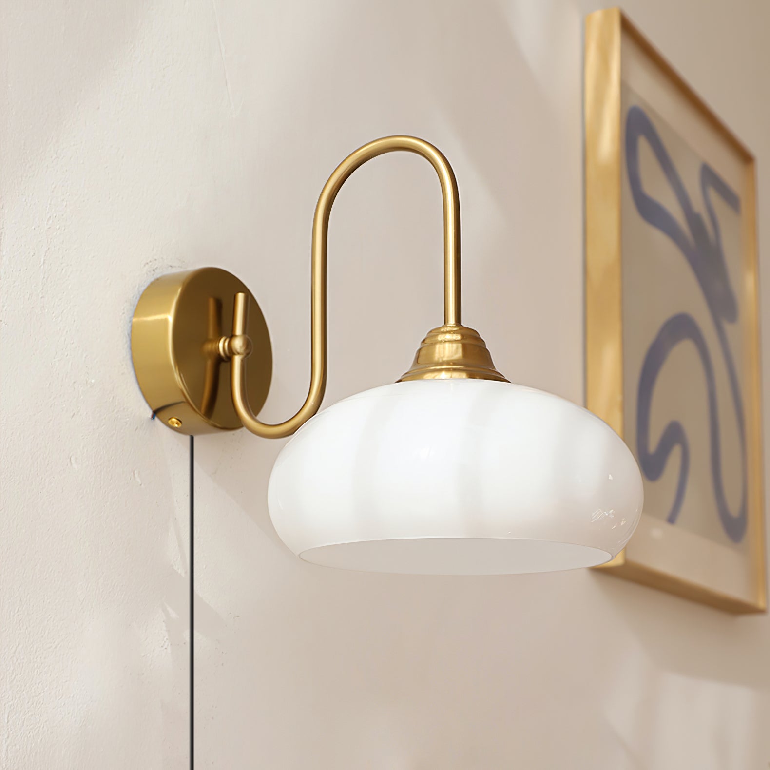 Nova – Wandleuchte aus Glas mit Stecker