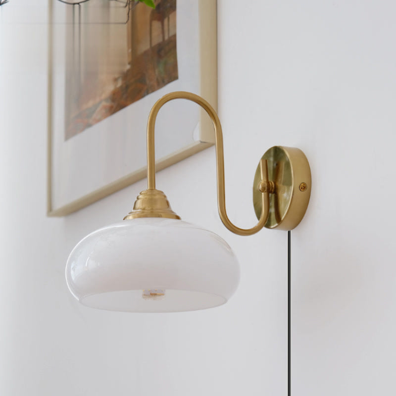 Nova – Wandleuchte aus Glas mit Stecker