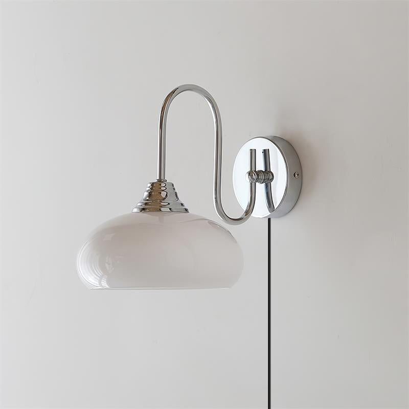 Nova – Wandleuchte aus Glas mit Stecker