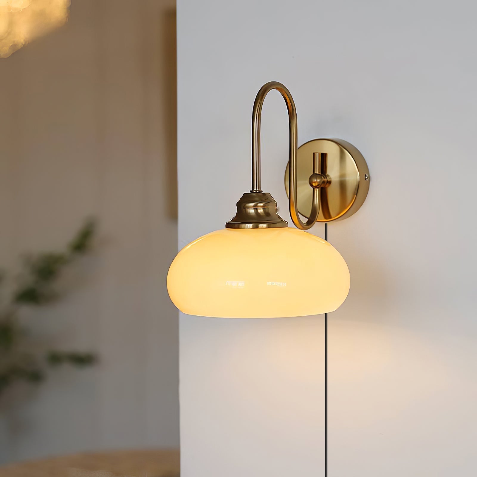 Nova – Wandleuchte aus Glas mit Stecker