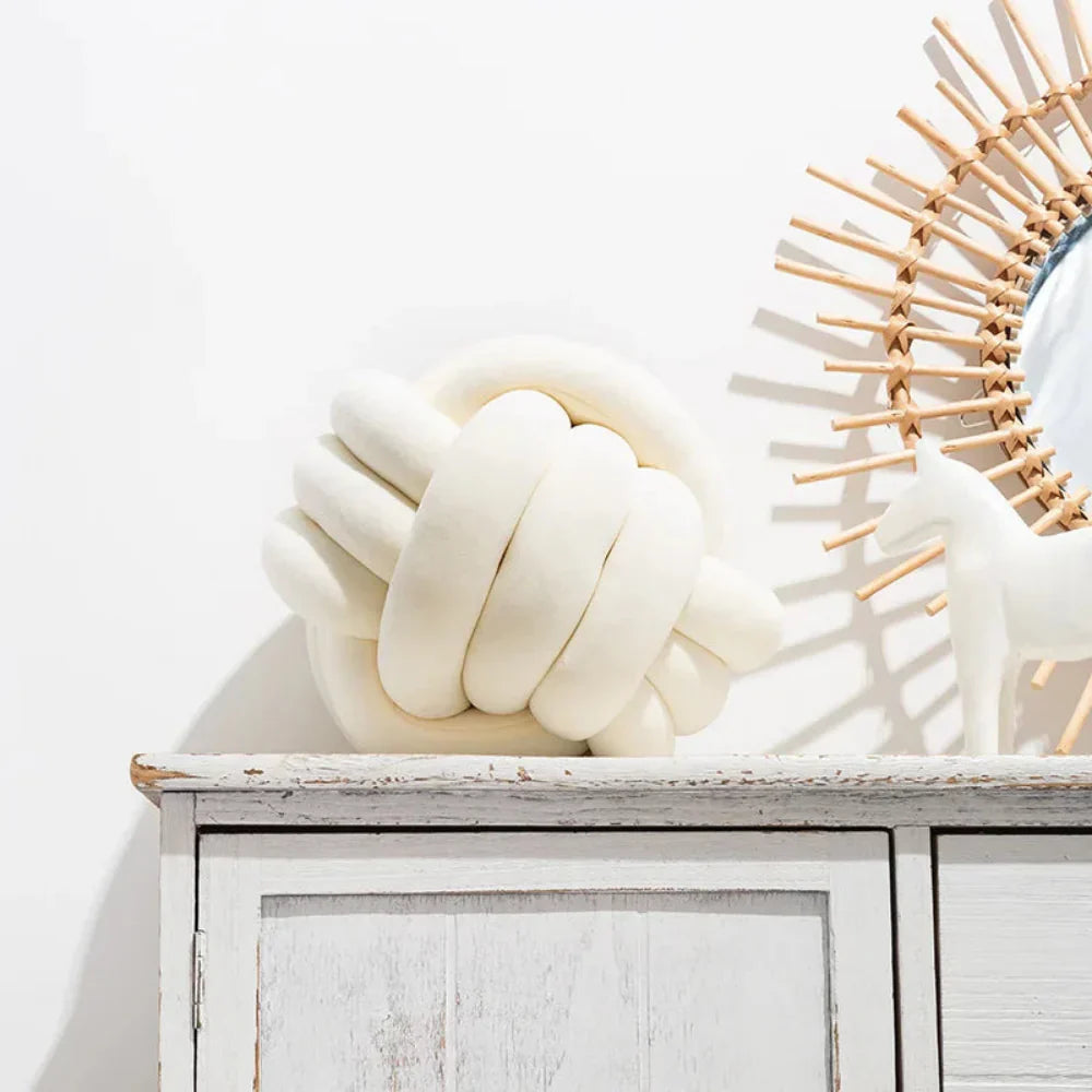 Moko – Samtkissen mit Zopfmuster