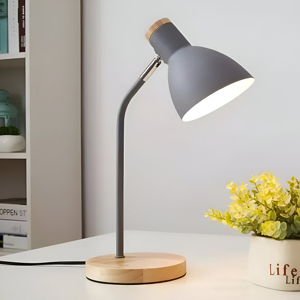 Mika – Schlichte Tischlampe aus Holz