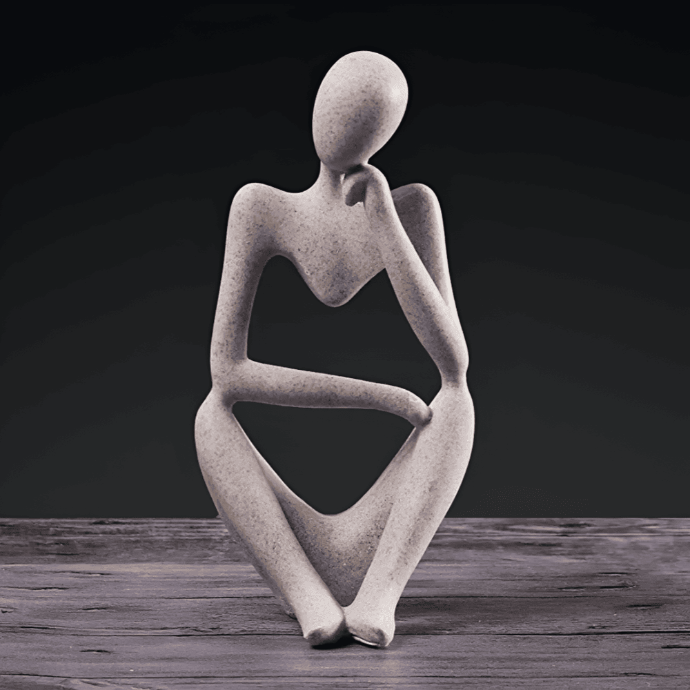 Rin – Moderne Skulptur aus Sandstein