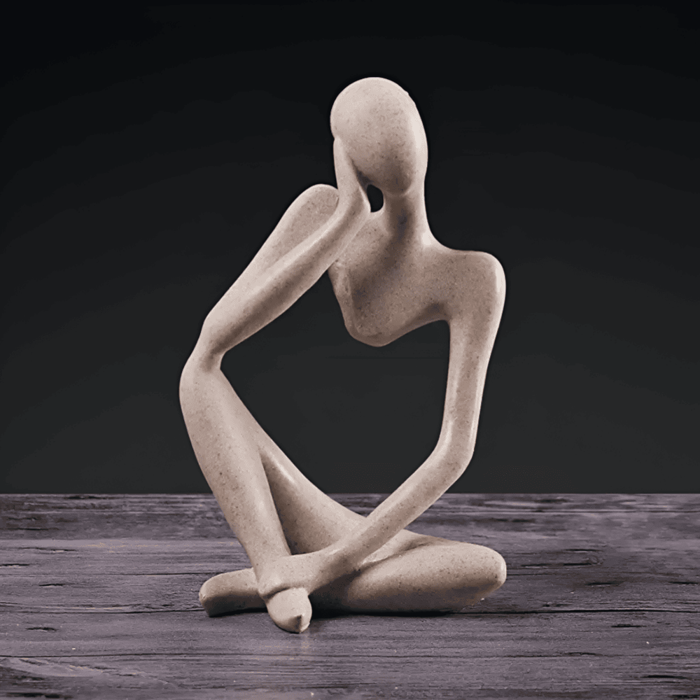 Rin – Moderne Skulptur aus Sandstein
