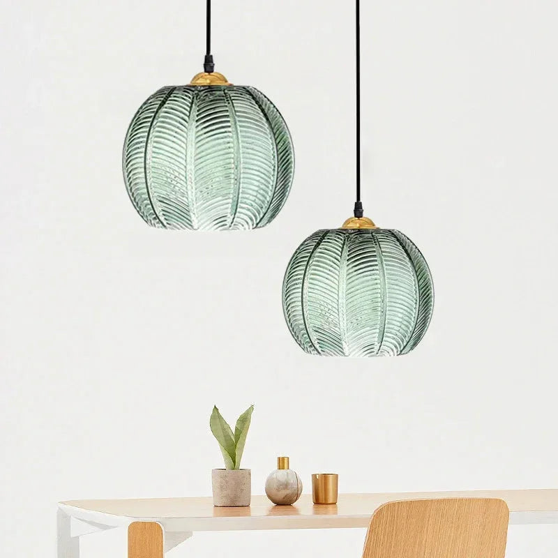 Kohana – Glasleuchte mit Vintage-Blattmotiv
