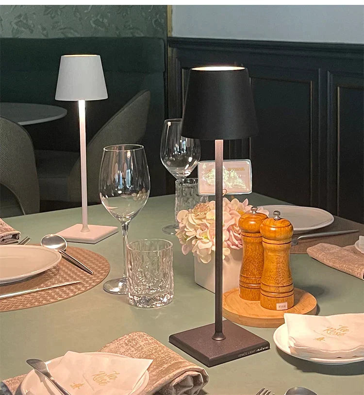 Lerio – Aluminium LED-Ladetischlampe
