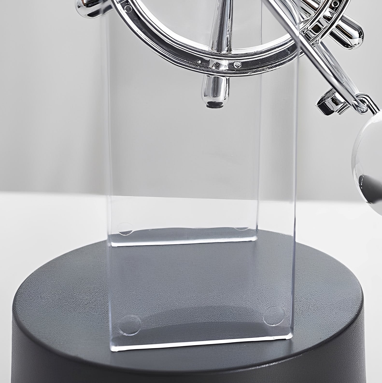 OrbitMotion – Kreatives Newton-Pendel