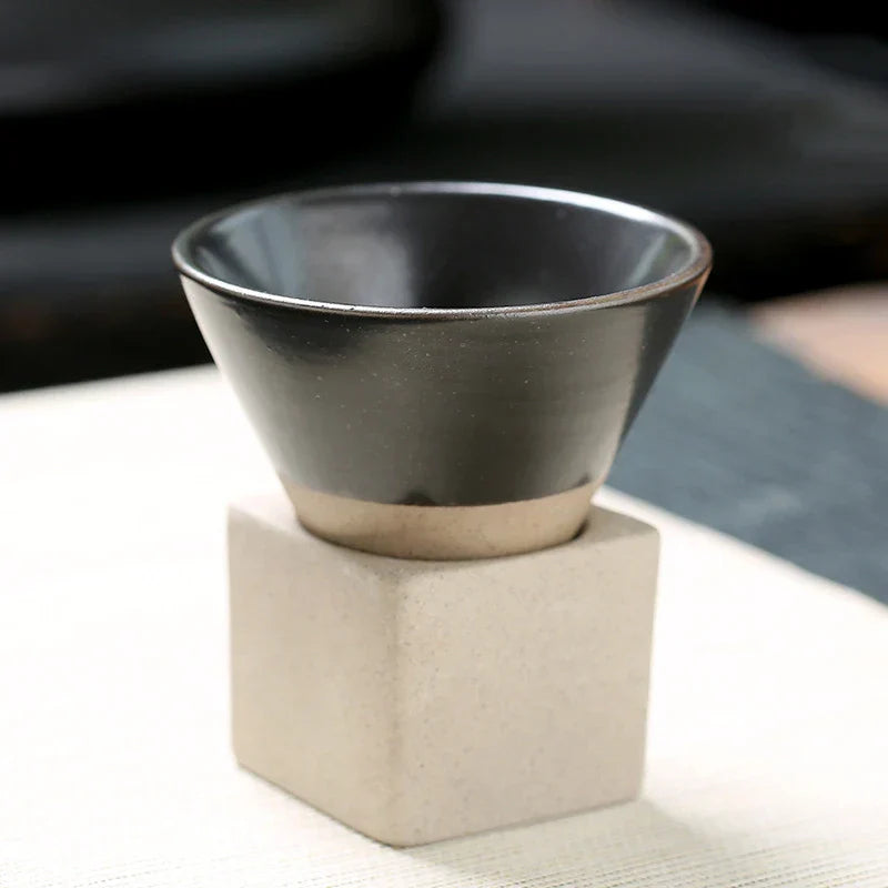 Japanische Keramiktasse – Handgefertigte Teeschale im Zen-Stil