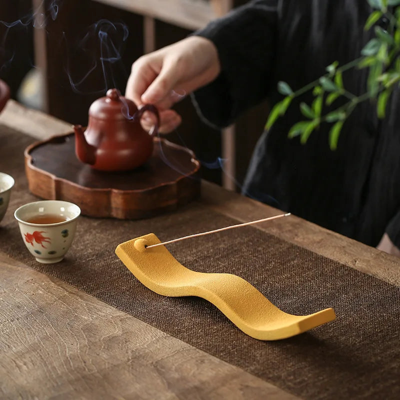 WaveZen – Räucherstäbchenhalter in Wellenform aus Keramik