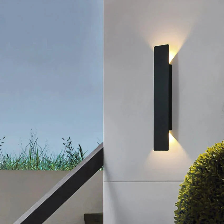 TriBeam – Moderne wasserdichte LED-Wandleuchte für den Außenbereich