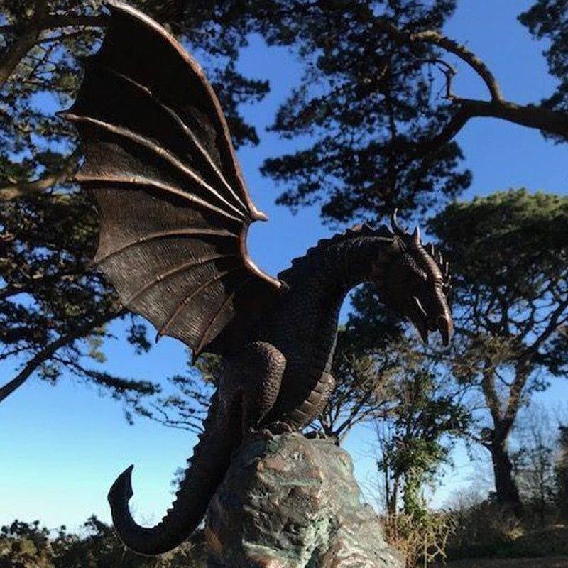 FireDrake – Eindrucksvolle Drachenbrunnen-Skulptur mit feuerspeiendem Effekt