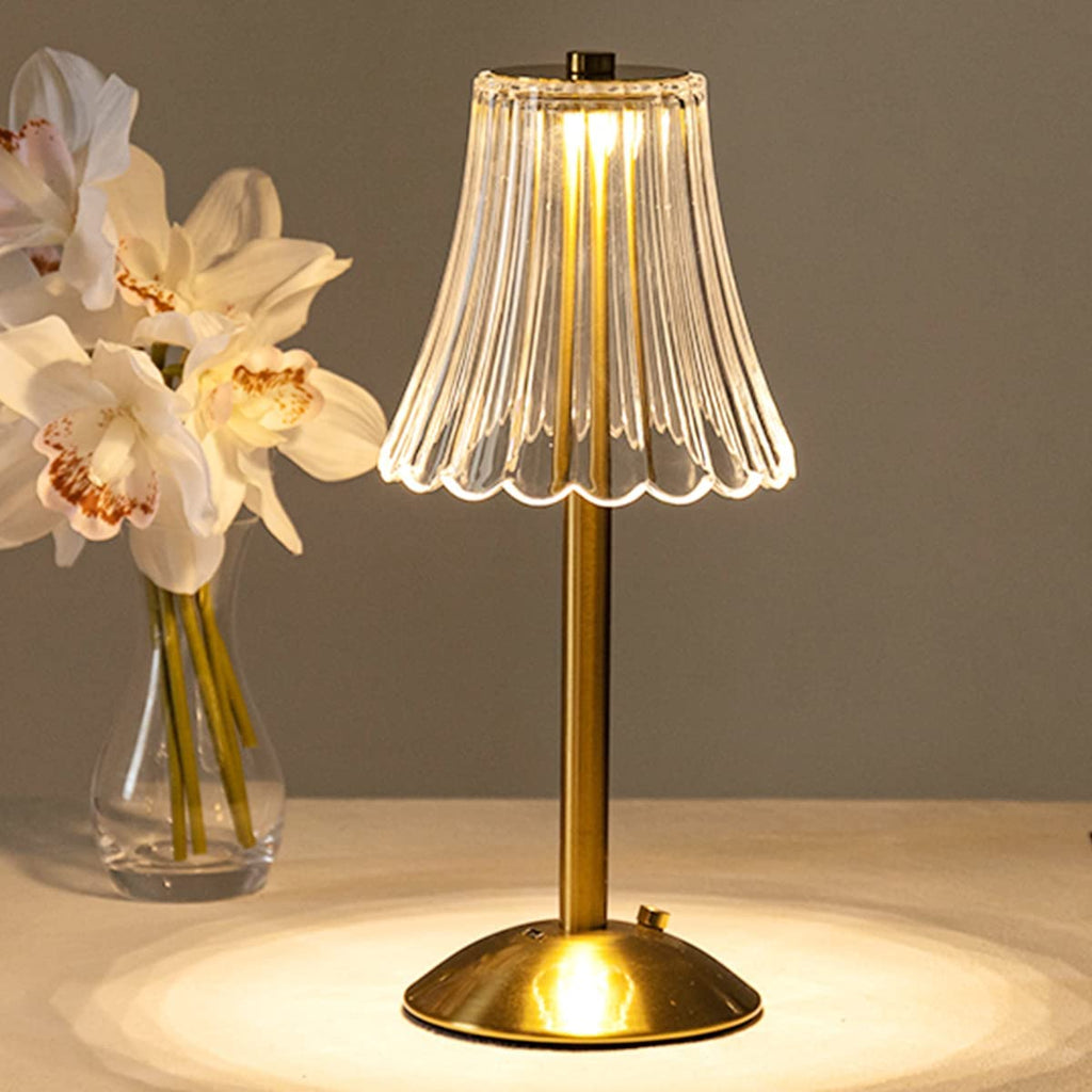 CrystalGlow – Tischlampe mit goldenem Fuß und Kristall-Effekt