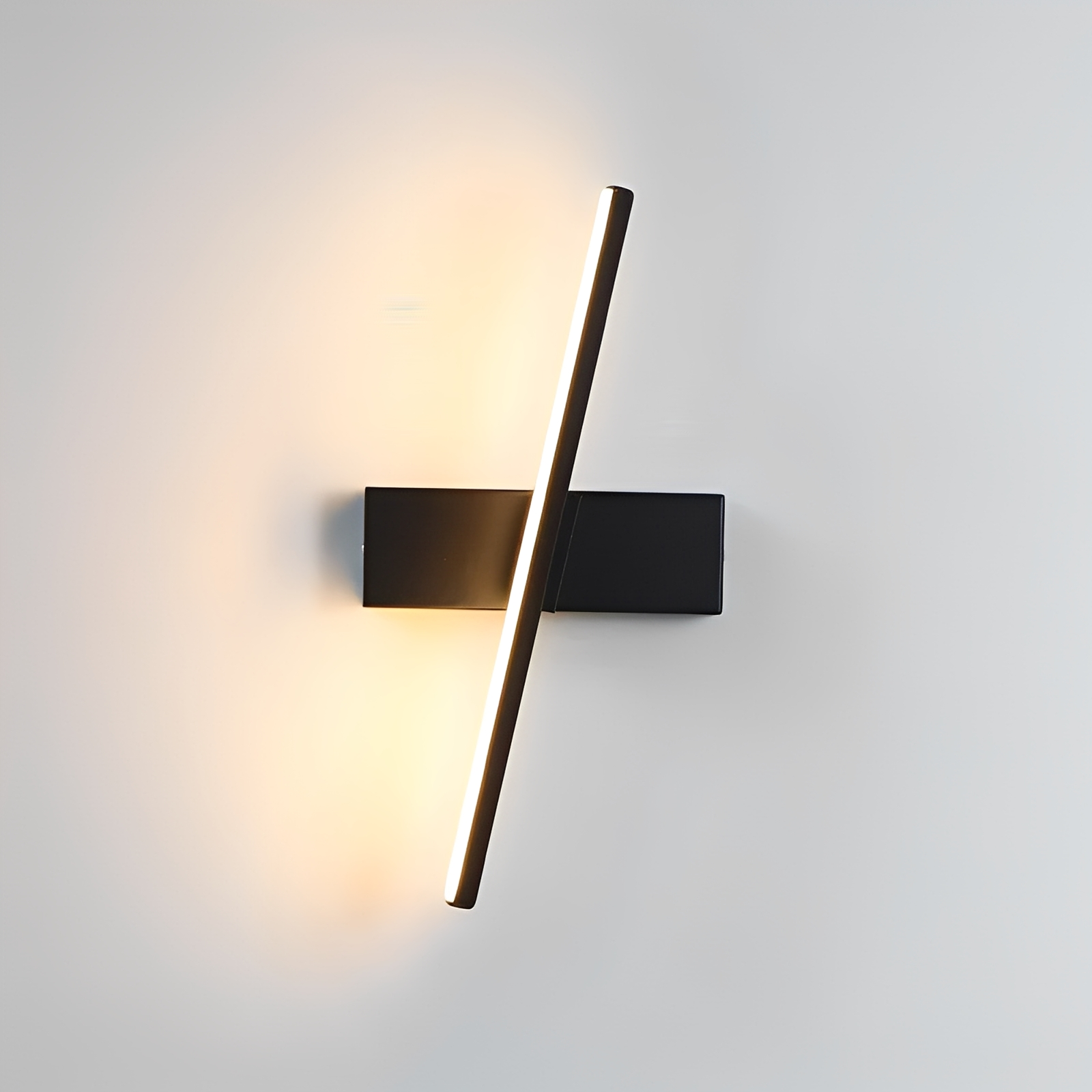 Akira – Drehbare LED-Wandleuchte