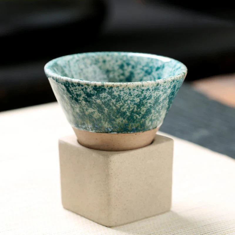 Japanische Keramiktasse – Handgefertigte Teeschale im Zen-Stil
