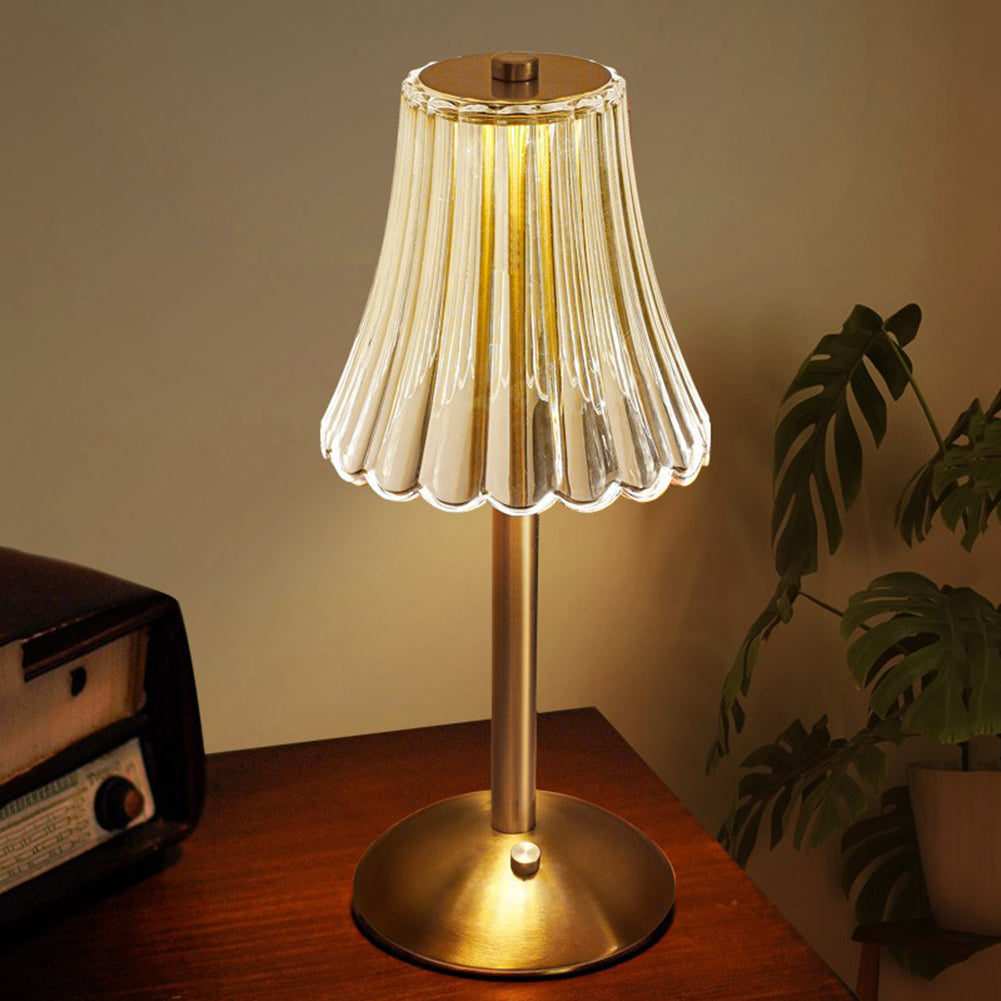 CrystalGlow – Tischlampe mit goldenem Fuß und Kristall-Effekt