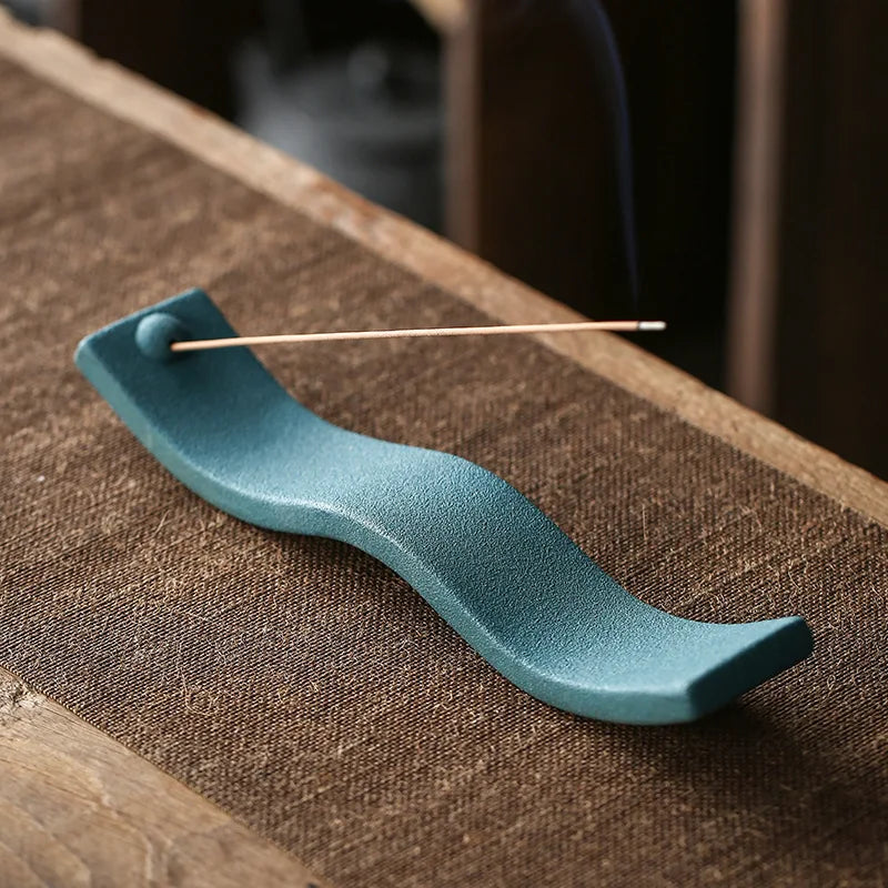 WaveZen – Räucherstäbchenhalter in Wellenform aus Keramik