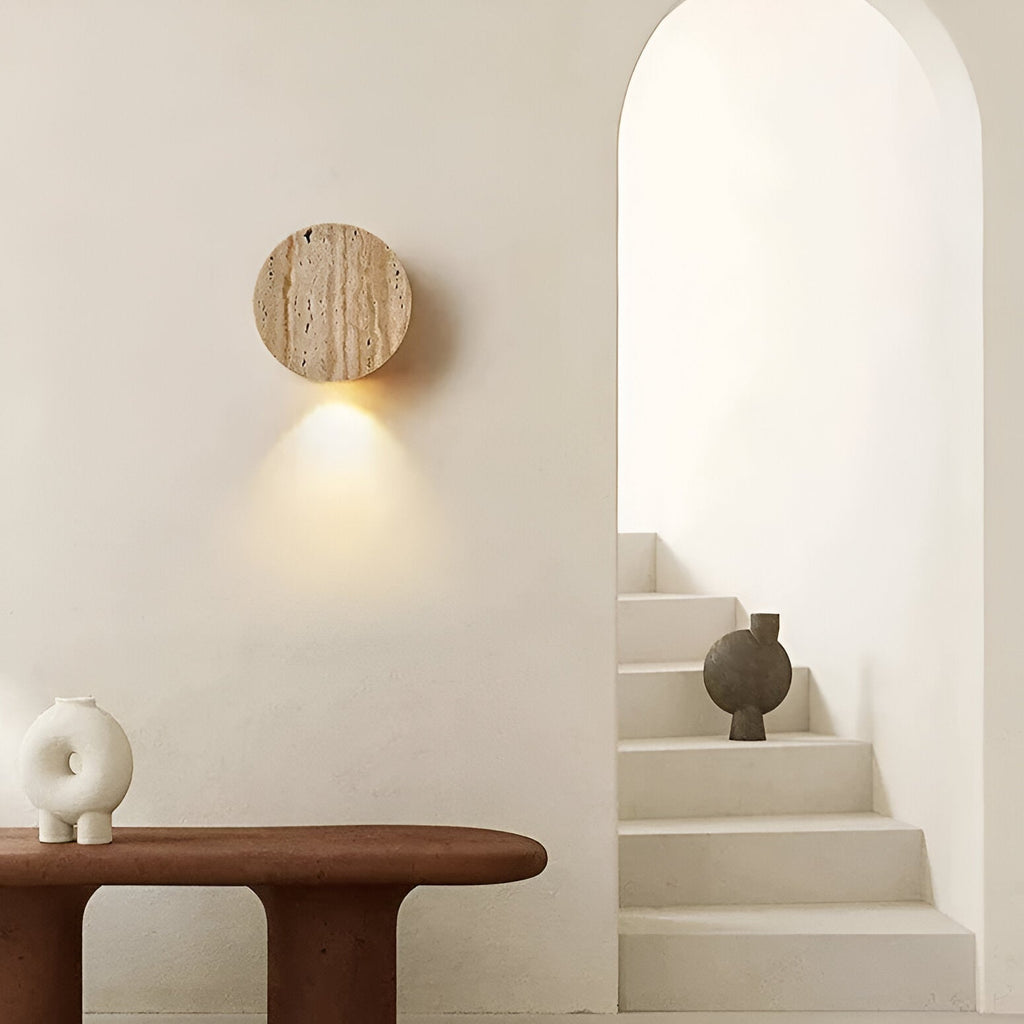 Sanya – Wabi Sabi Travertin-Wandleuchte