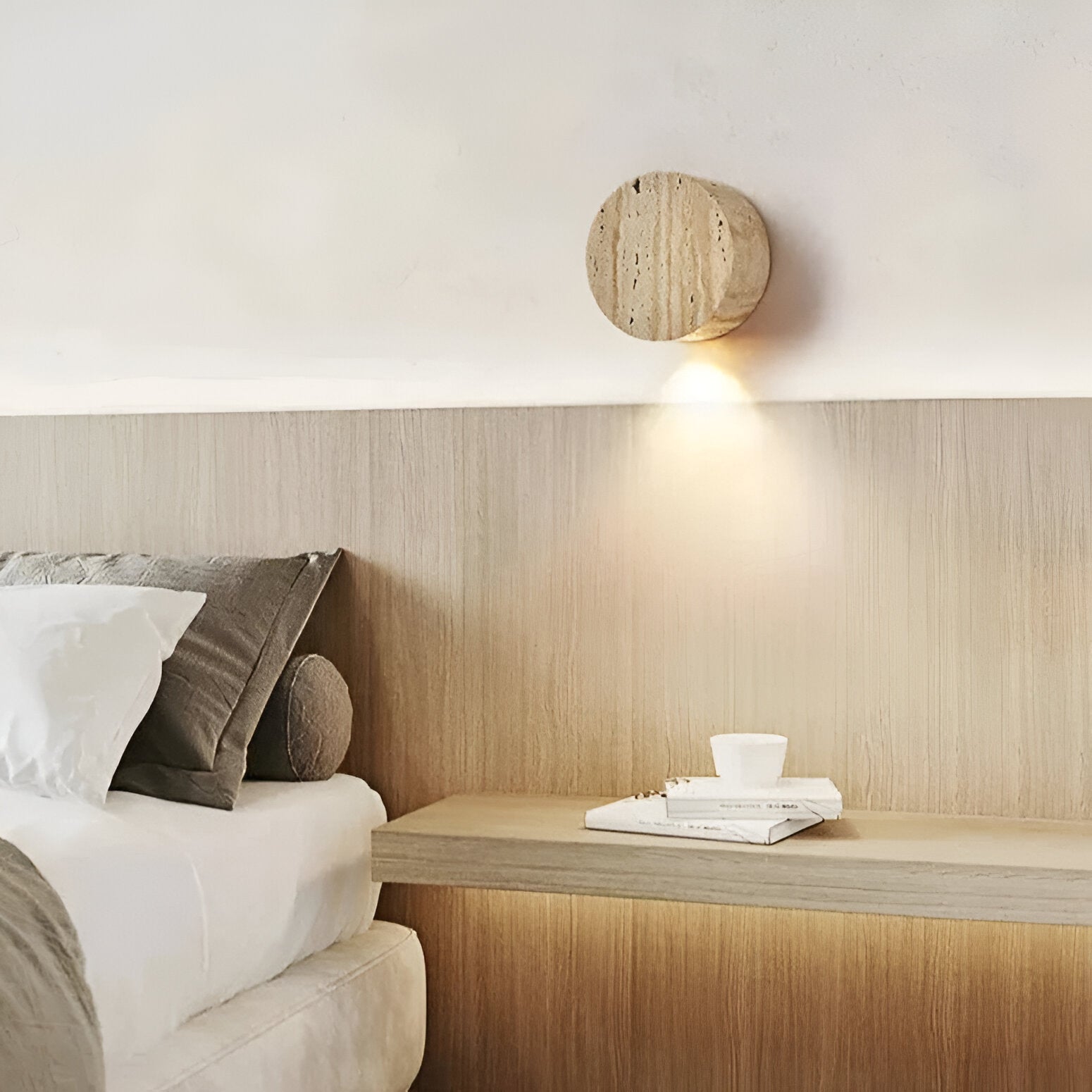 Sanya – Wabi Sabi Travertin-Wandleuchte