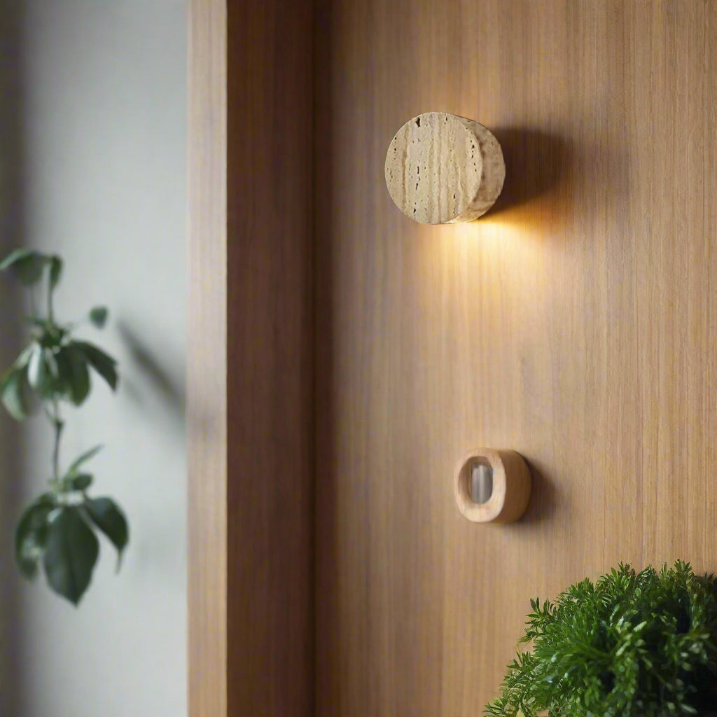 Sanya – Wabi Sabi Travertin-Wandleuchte