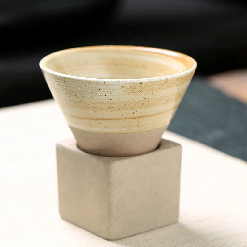 Japanische Keramiktasse – Handgefertigte Teeschale im Zen-Stil