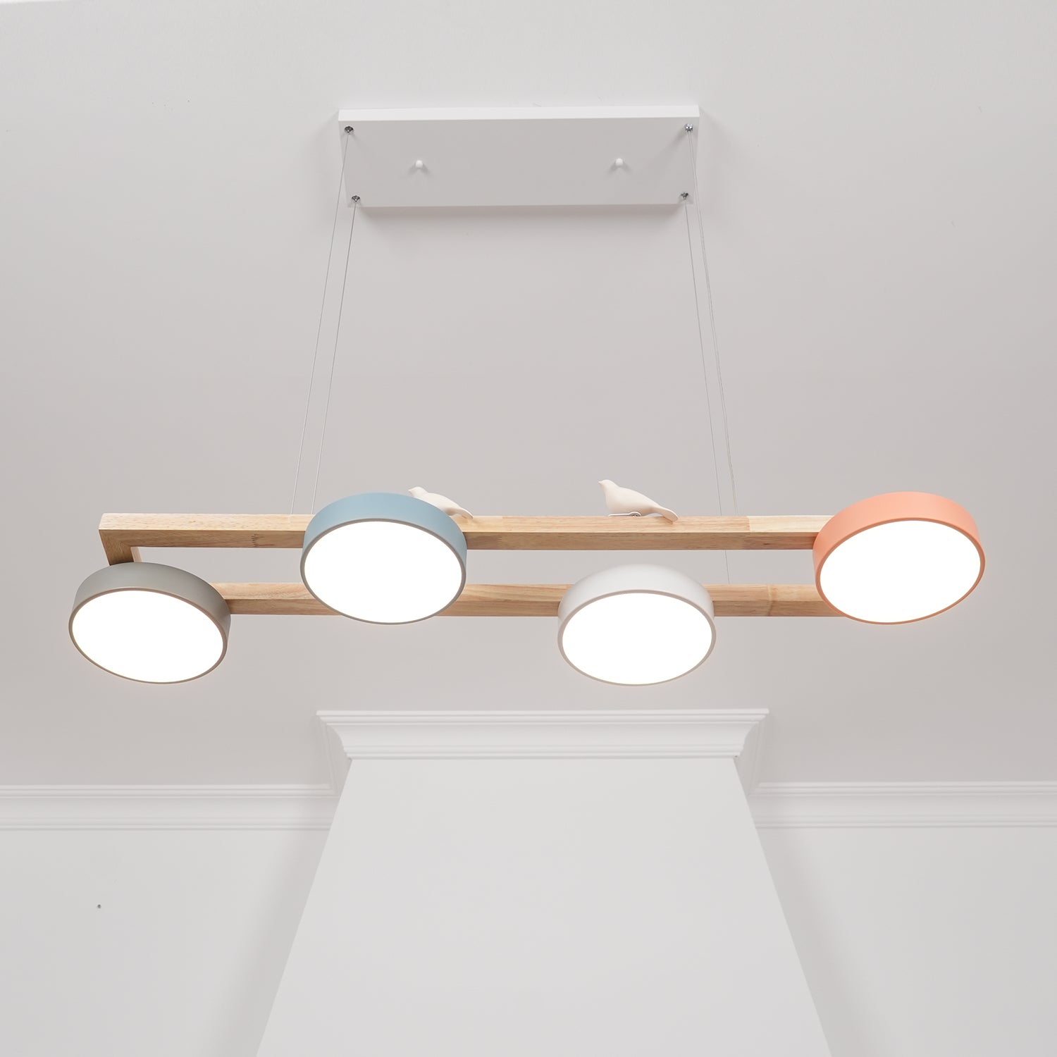 Elian – Moderne LED-Pendelleuchte aus Massivholz
