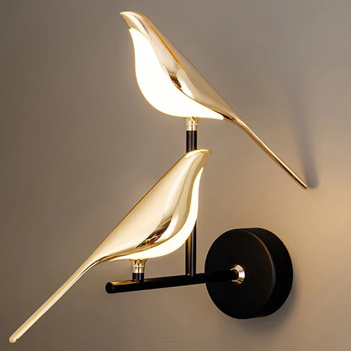 Nola – Künstlerische Vogel-Wandlampe