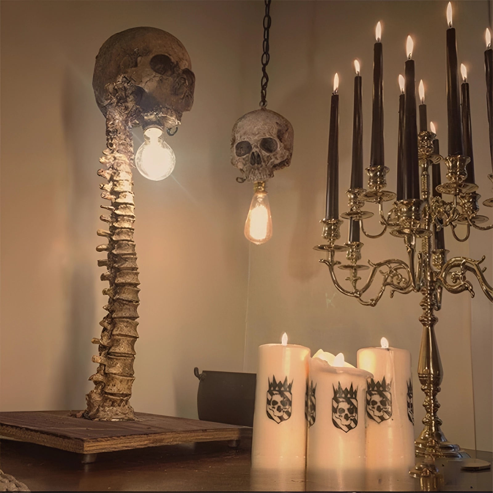 Gravok – Unheimliche Totenkopf-Tischlampe für Halloween