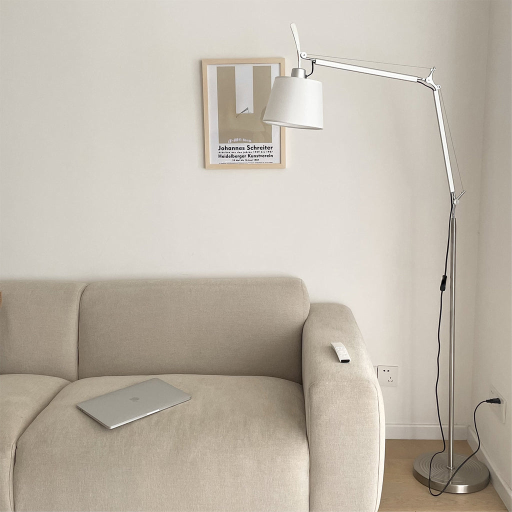 Liana – Elegante Stehlampe mit modernem Design