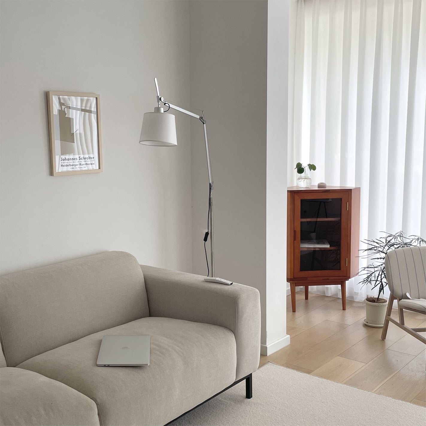 Liana – Elegante Stehlampe mit modernem Design