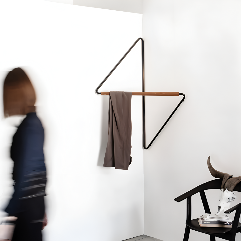 Mika – Minimalistischer Design-Eck-Kleiderständer