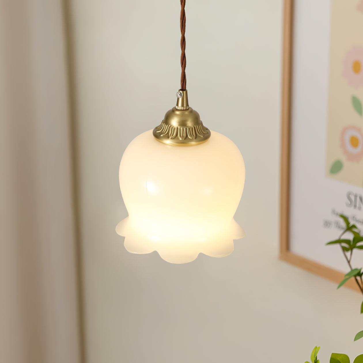 Odette – Französische Retro-Hängelampe im Maiglöckchen-Design