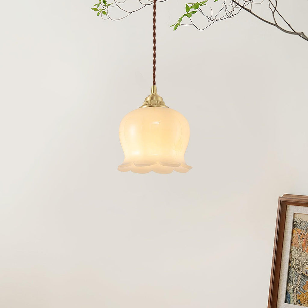 Odette – Französische Retro-Hängelampe im Maiglöckchen-Design