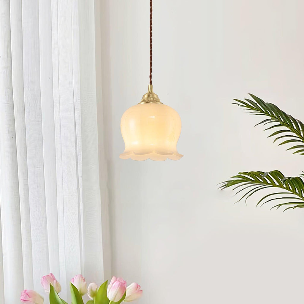 Odette – Französische Retro-Hängelampe im Maiglöckchen-Design