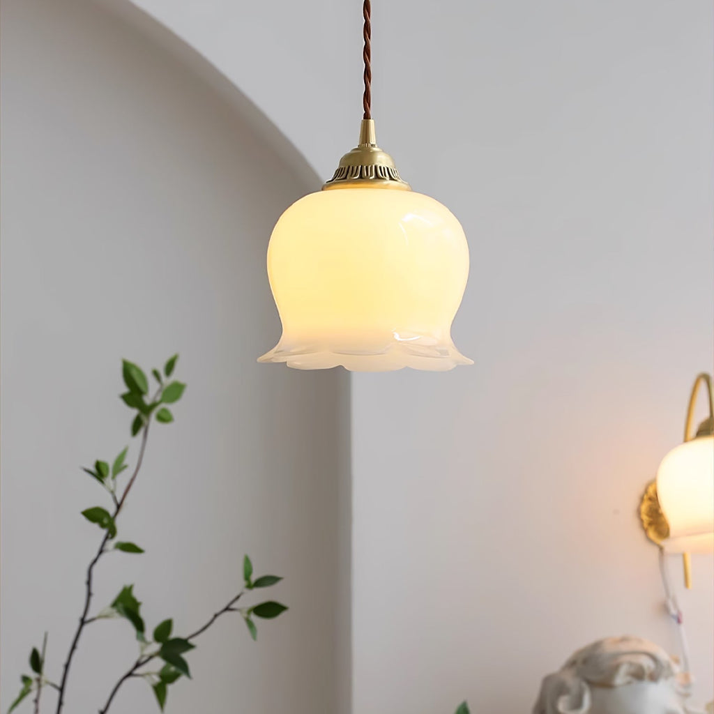 Odette – Französische Retro-Hängelampe im Maiglöckchen-Design