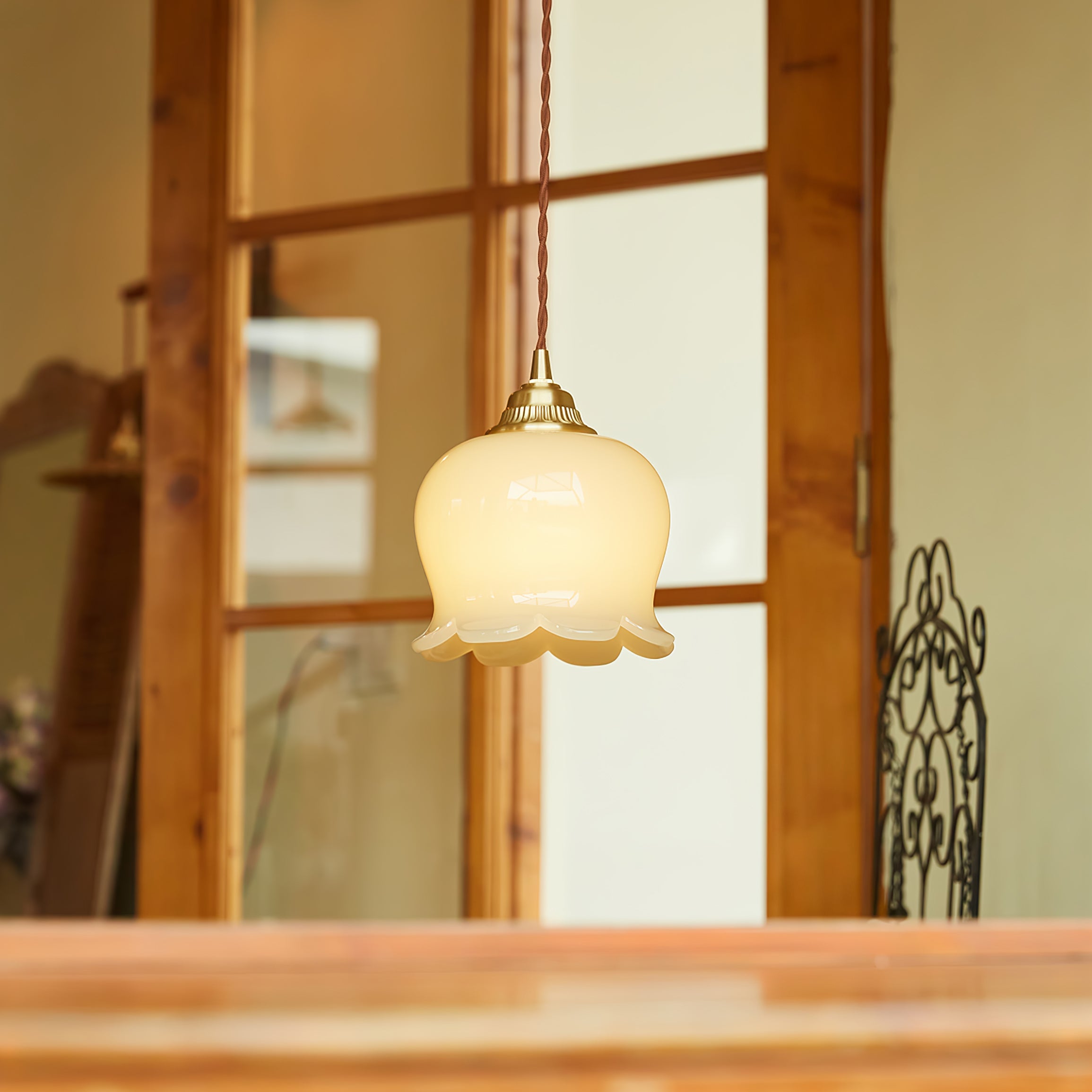 Odette – Französische Retro-Hängelampe im Maiglöckchen-Design
