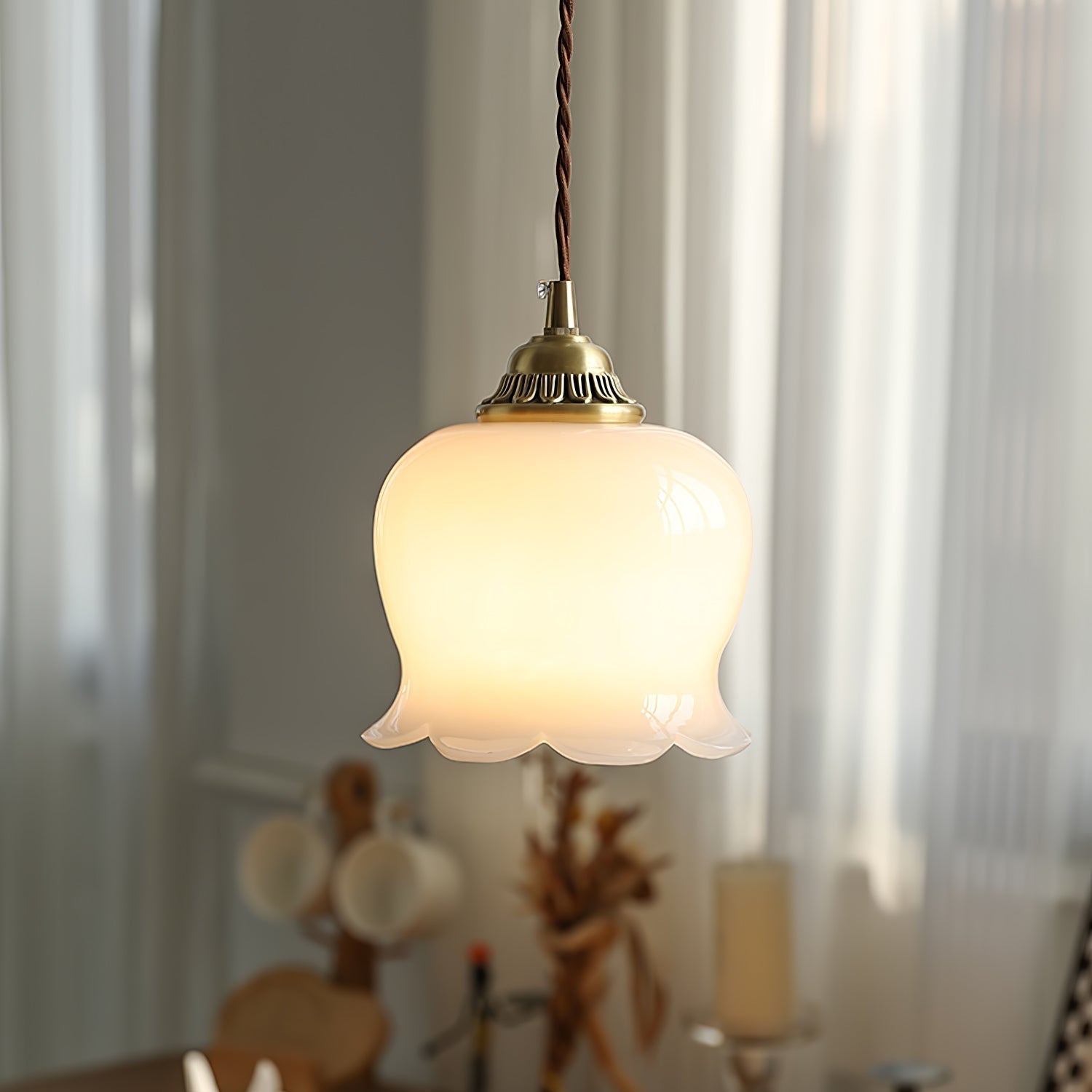 Odette – Französische Retro-Hängelampe im Maiglöckchen-Design