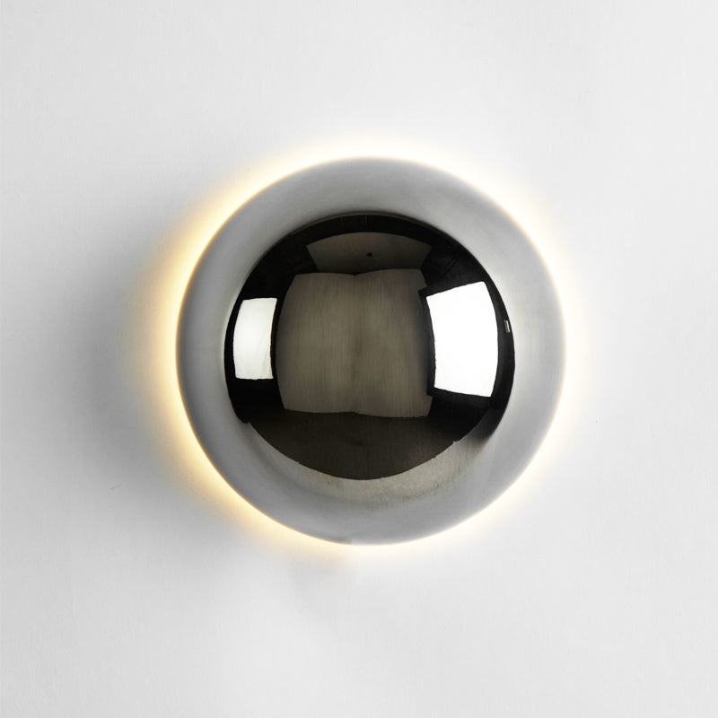 Auri – Nordische Wandlampe im Sonnenfinsternis-Stil