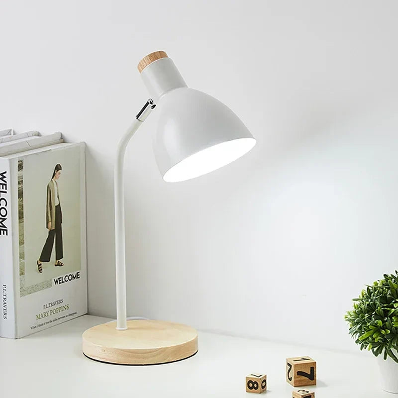 Moderne und minimalistische Schreibtischlampe