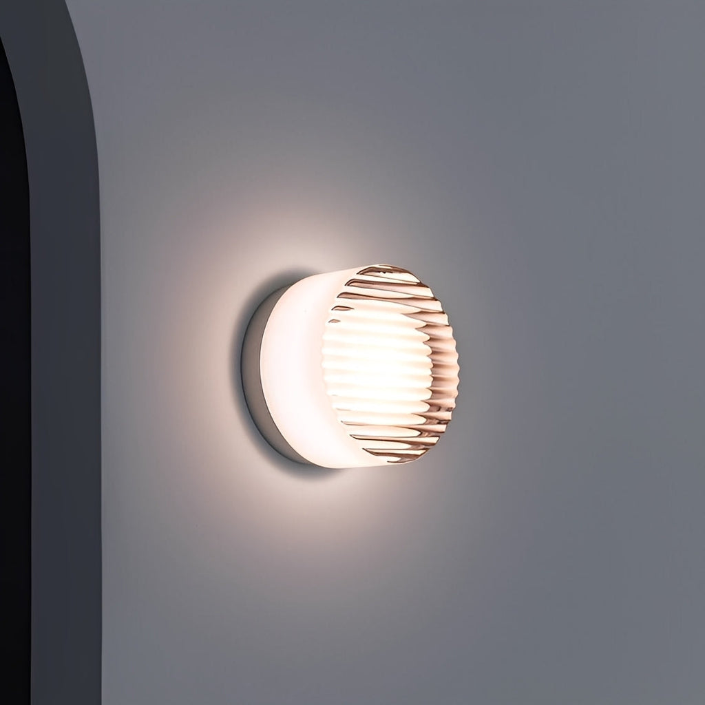 Kira – Skandinavische Wandlampe mit Wellenmuster