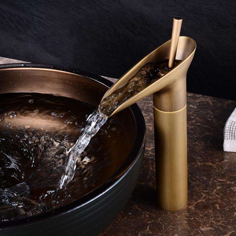 Nordic Cascade - Antiker Wasserhahn für Waschbecken