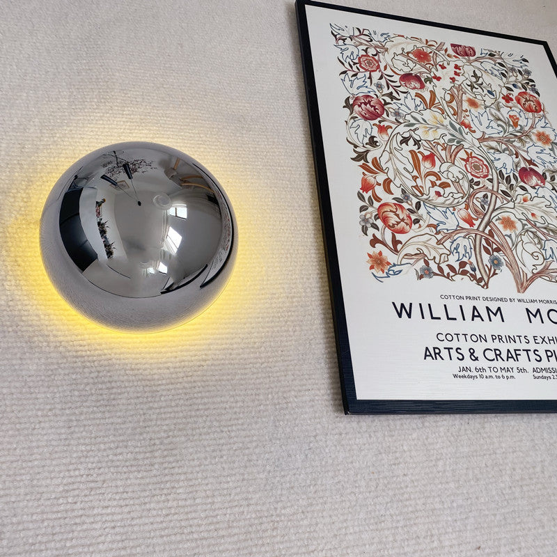 Auri – Nordische Wandlampe im Sonnenfinsternis-Stil