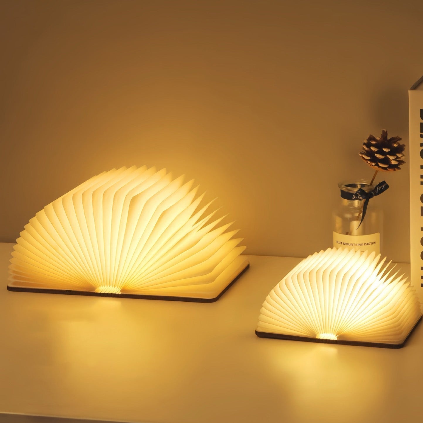BookBright – Faltbare Holz-Buchlampe als Leselicht & Dekohighlight