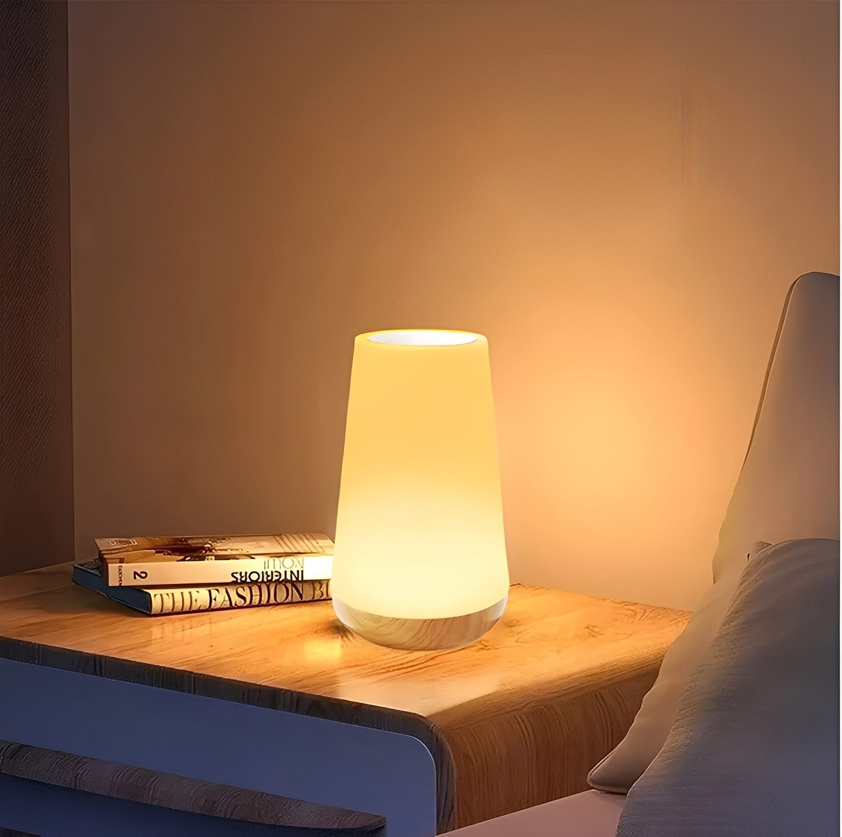 Nami – Tischlampe im Holzoptik-Design