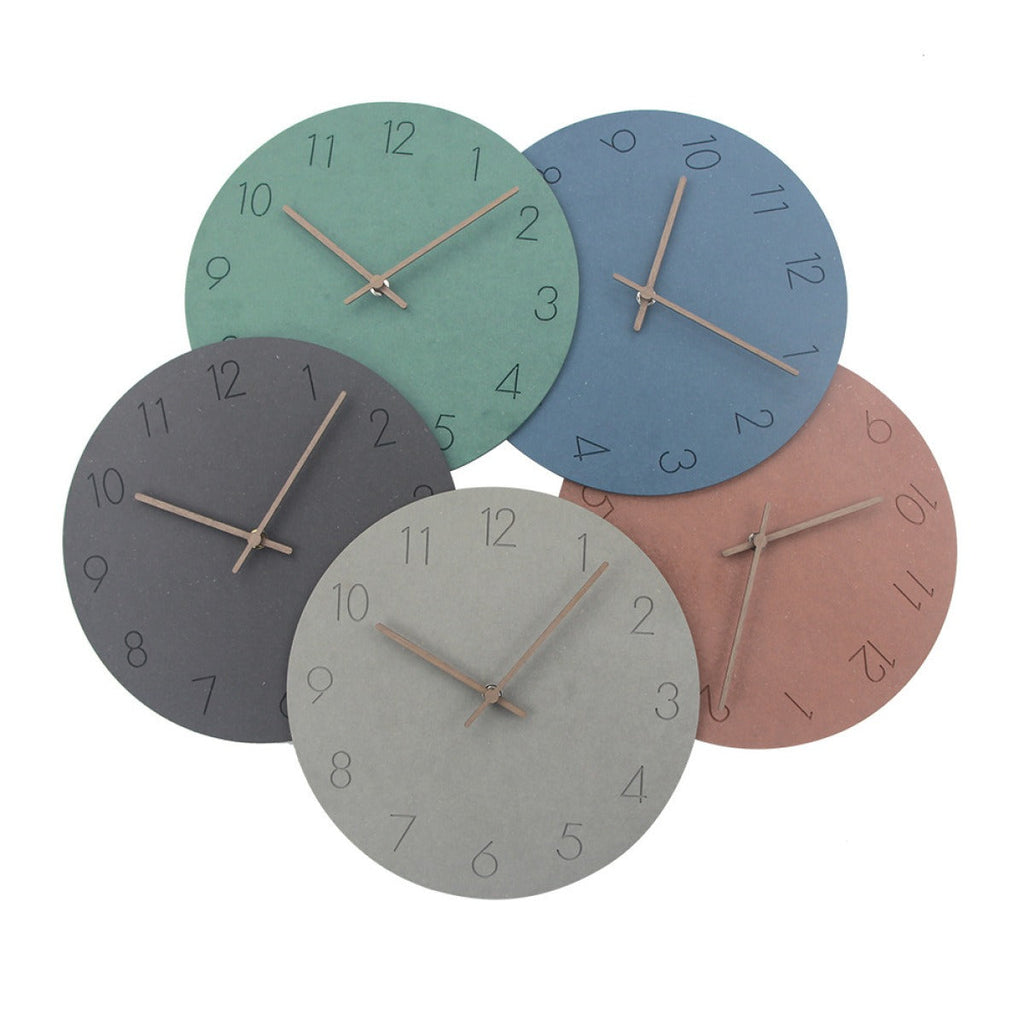 Nork – Schlichte Wanduhr aus Holz