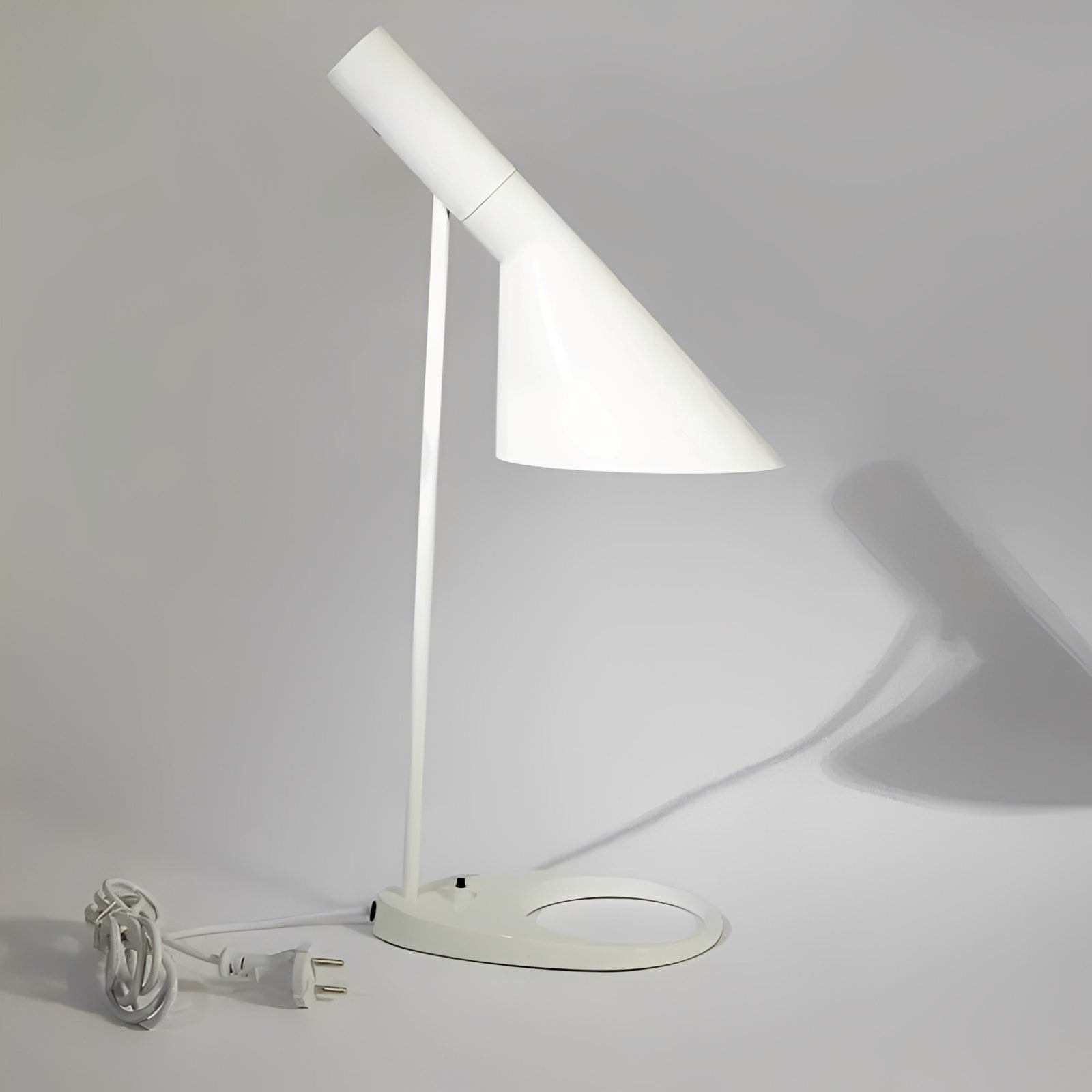 Liv – Nordische LED Tischleuchte