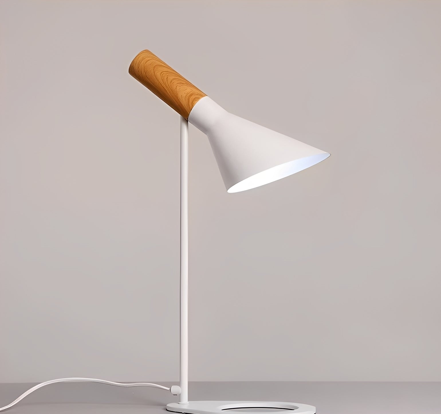 Liv – Nordische LED Tischleuchte