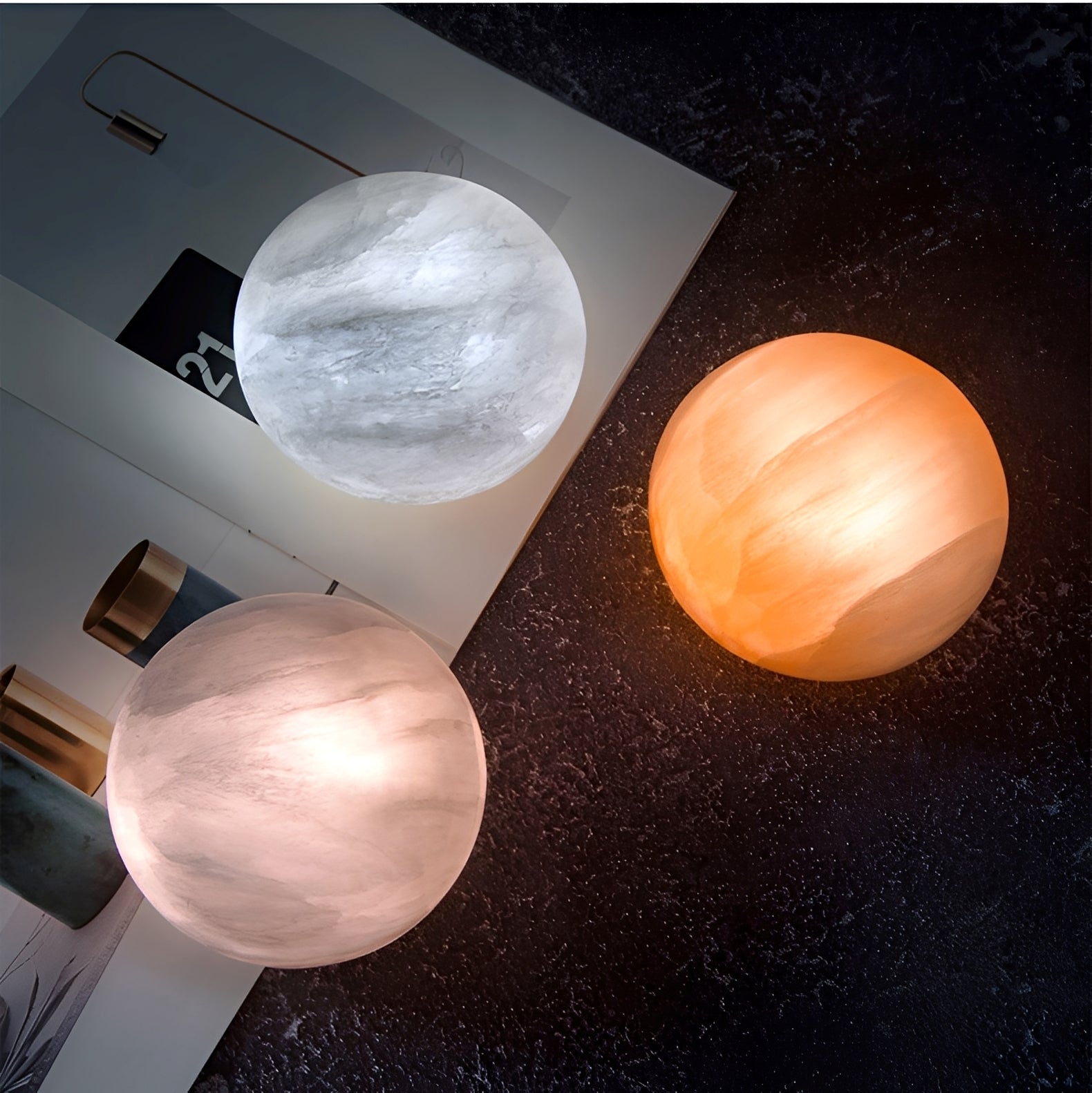 Selina – Mineralische Nachttischlampe