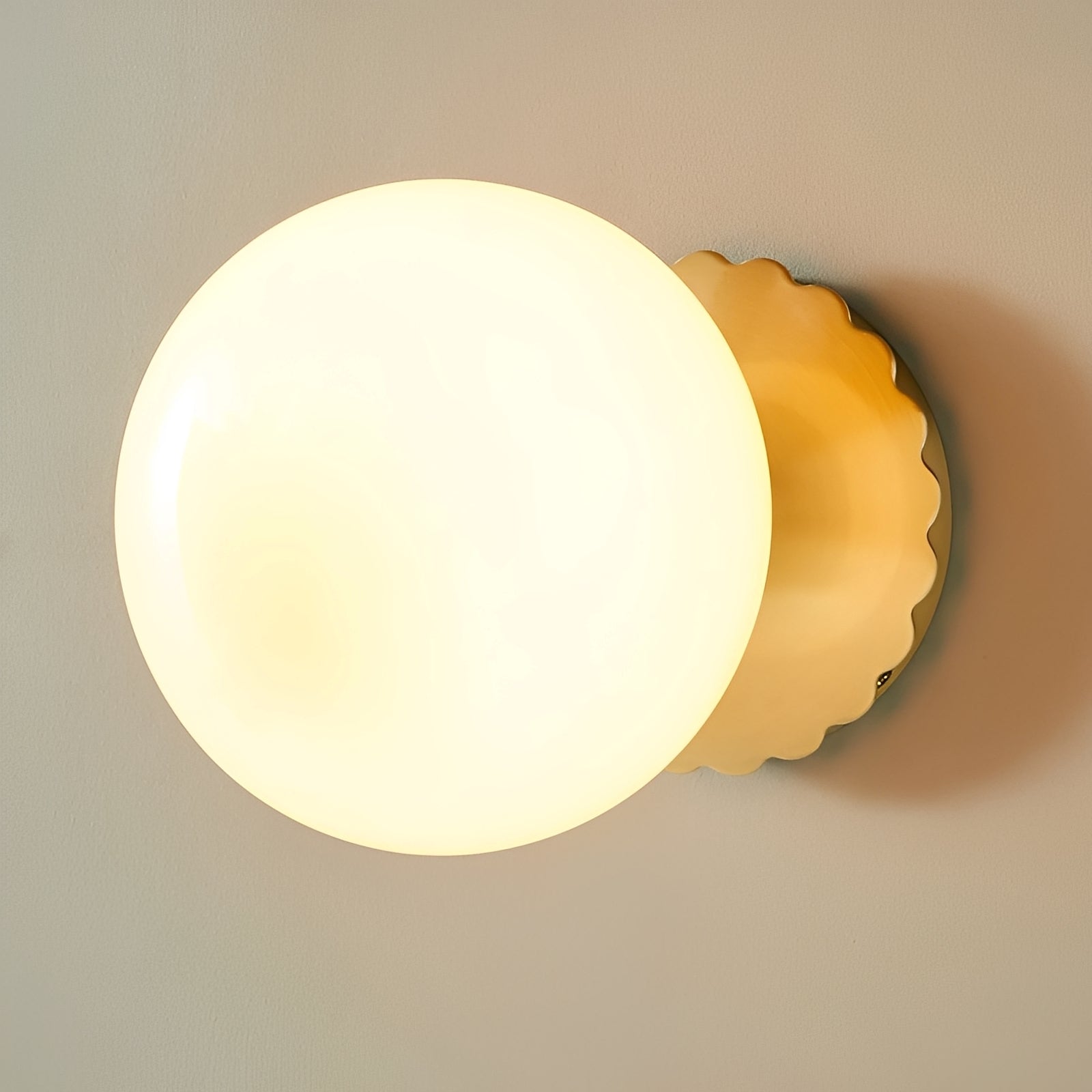Reina – Glas-Wandlampe für Wohnzimmer & Schlafzimmer