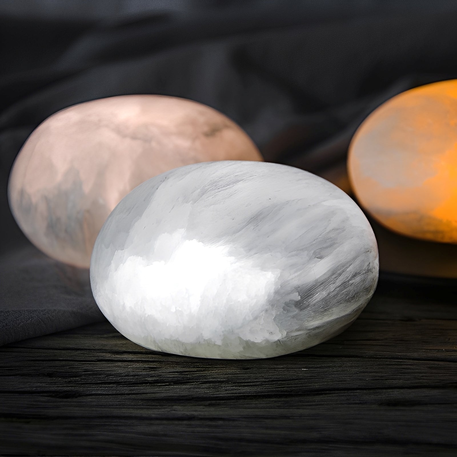 Selina – Mineralische Nachttischlampe